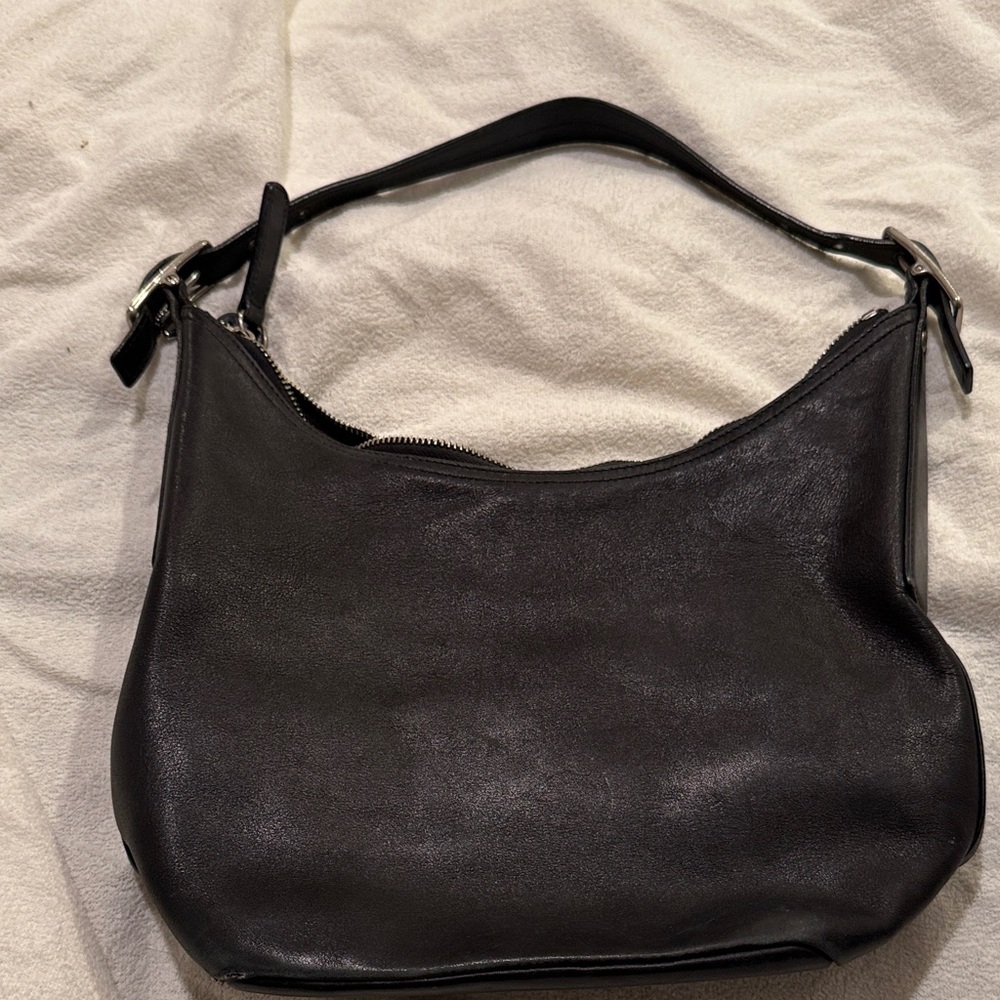 Coach Elegant Black Leather Shoulder Bag